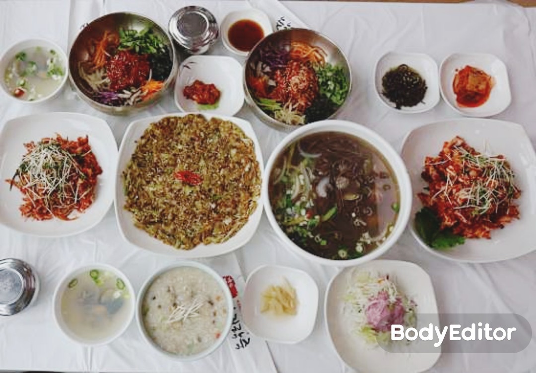 변산 명인 바지락죽에서 먹은 메밀바지락칼국수와 김치 깍두기