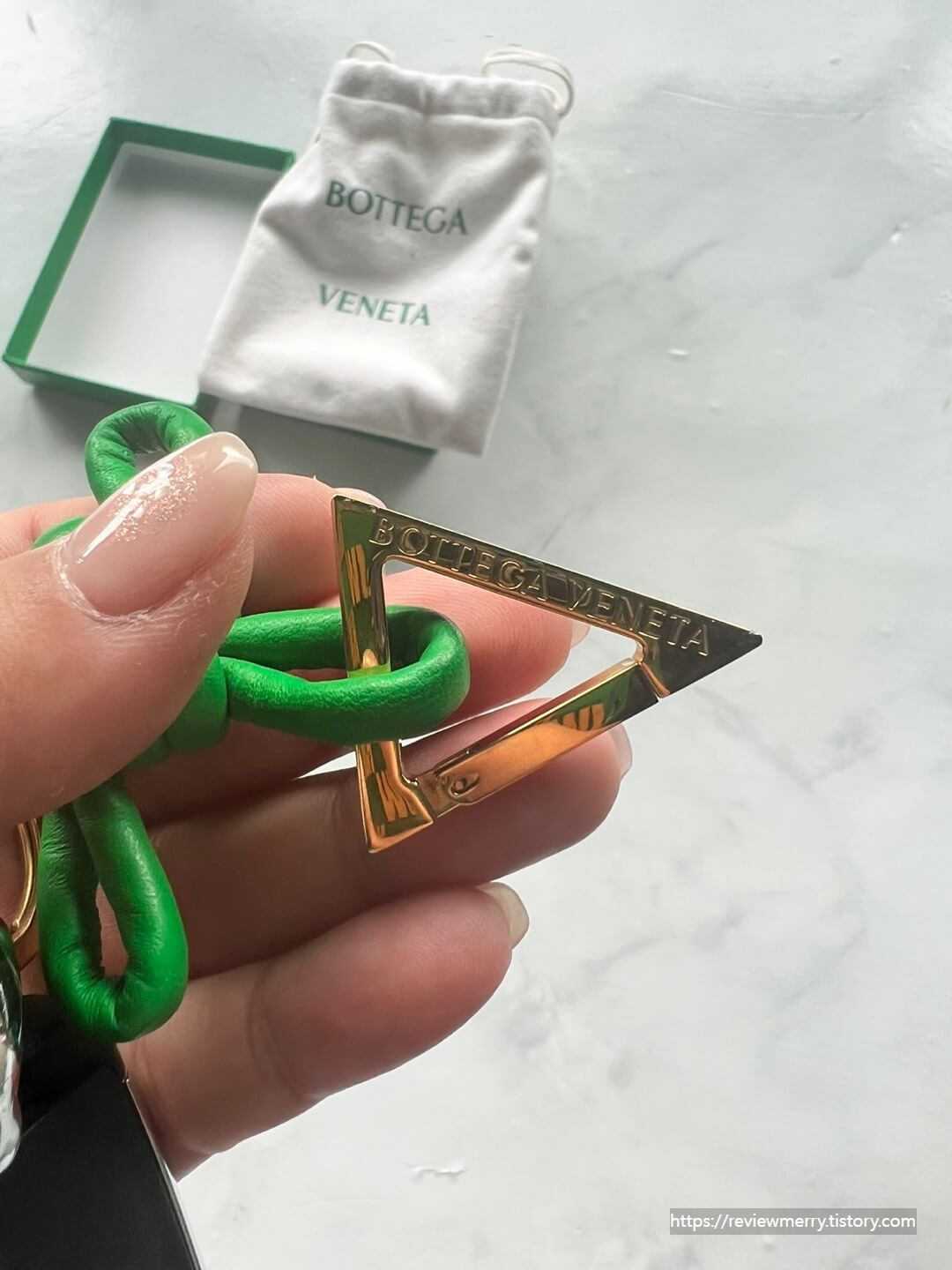 삼각형 메탈 사진