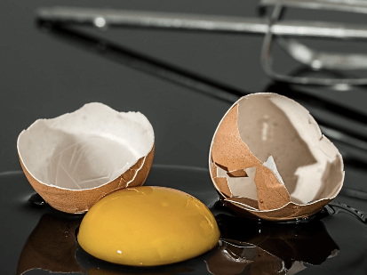 고단백 식품의 대표주자, 삶은 달걀 속 노른자와 흰자의 단면