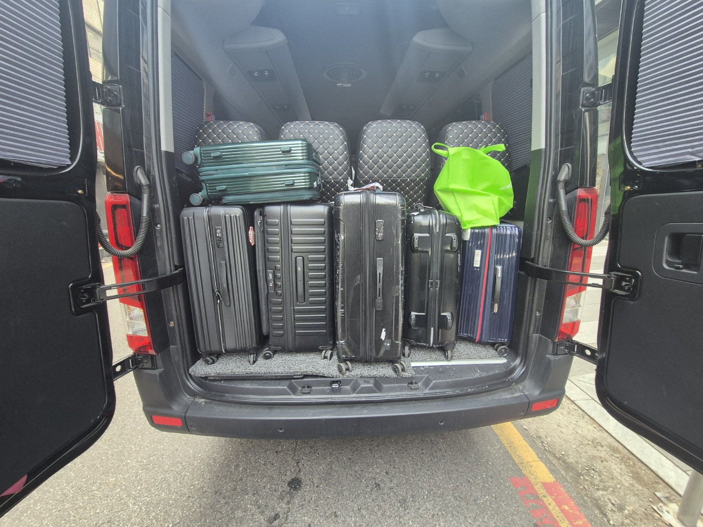 Large family airport transfer at Incheon International Airport