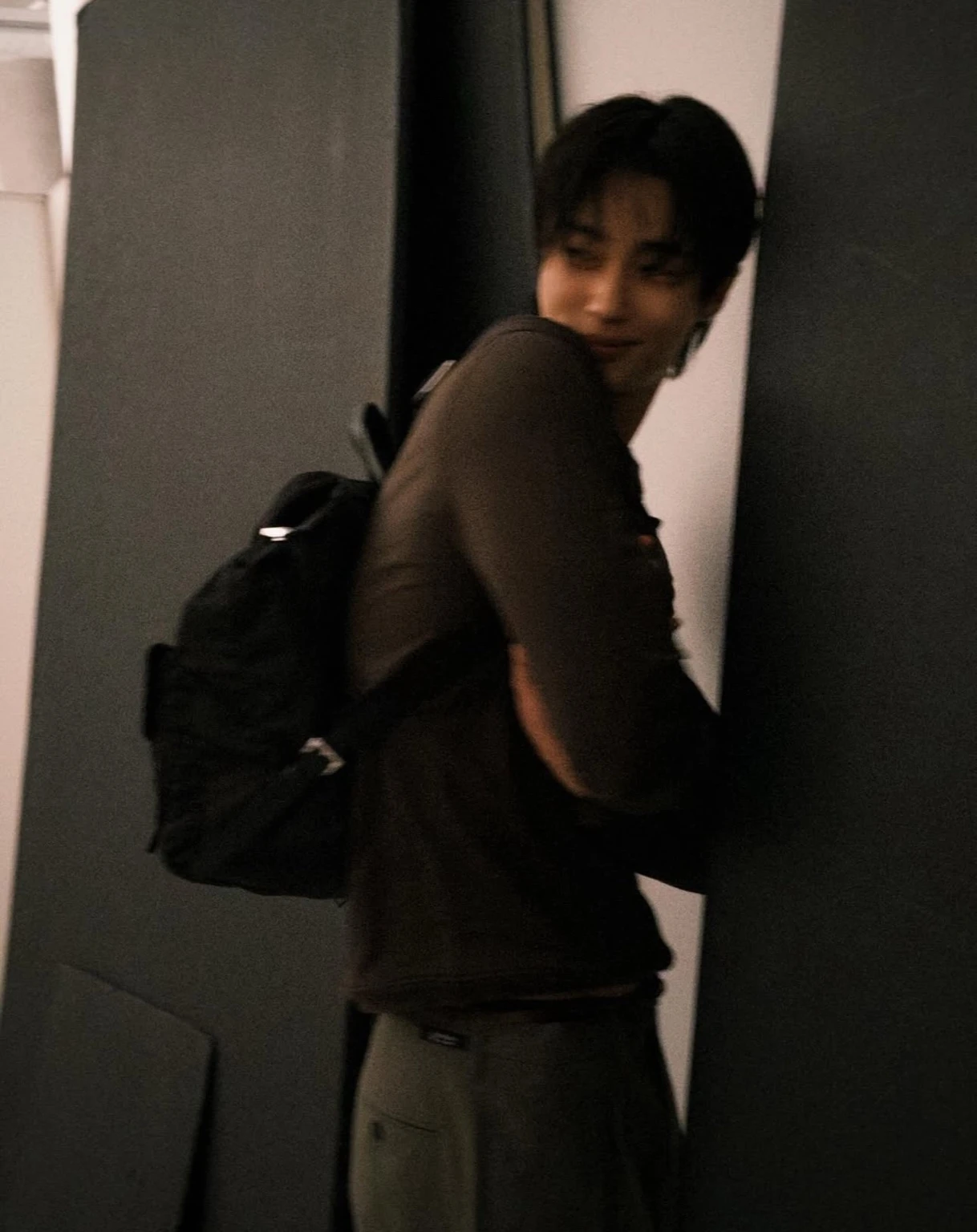 프라다변우석, 변우석프라다백팩, 프라다백팩가격, 프라다남자백팩, 프라다백팩아울렛, 변우석프라다착용샷, 프라다리나일론백팩, 프라다백팩코디, 변우석공항패션프라다, 변우석패션, 변우석인스타그램, 변우석가방, 남자명품백팩추천, 프라다백팩후기, 프라다공식스토어, 프라다신상백팩, 프라다아울렛가격, 프라다명품가방, 2025프라다백팩, 남자백팩브랜드