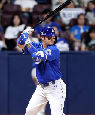 야구선수 박병호선수의 모습