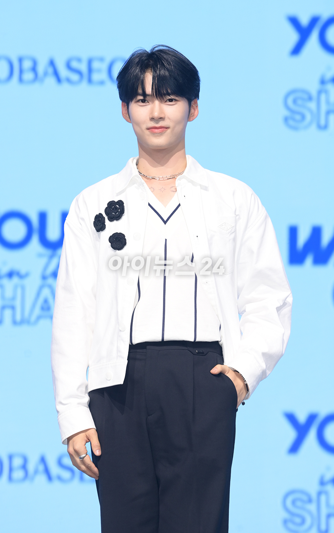 그룹 제로베이스원 성한빈이 10일 오후 서울 광진구 광장동 예스24라이브홀에서 열린 제로베이스원(ZEROBASEONE) 데뷔 쇼케이스에서 멋진 무대를 선보이고 있다. [사진=정소희 기자]