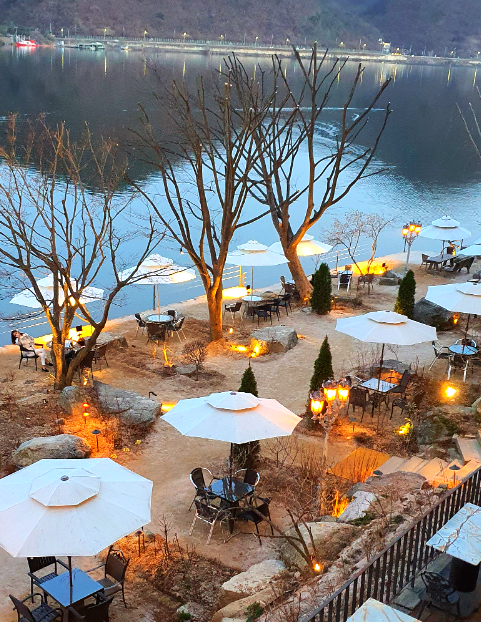 카페 대너리스의 야외 테라스