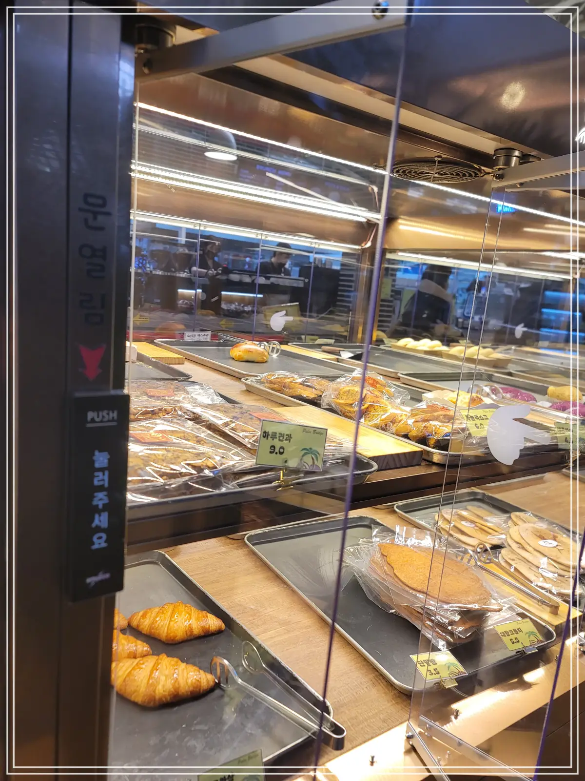 팜브릿지-빵-진열대2