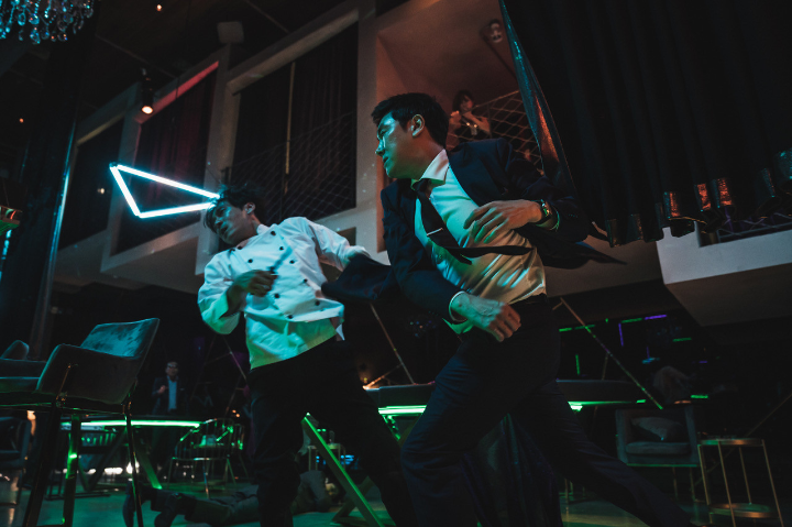 누군가를때리는조진웅