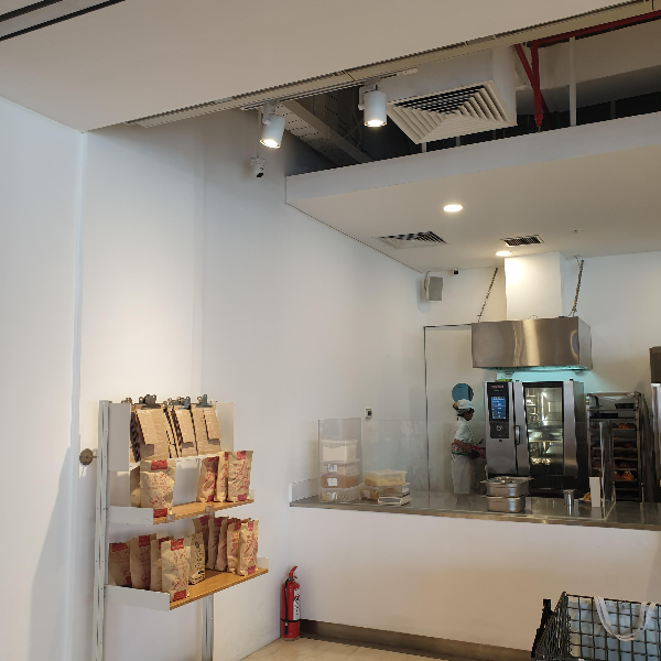 베이크트 스미냑(BAKED Seminyak): 발리 스미냑(Bali Seminyak)지역 카페_베이커리 만드는 곳