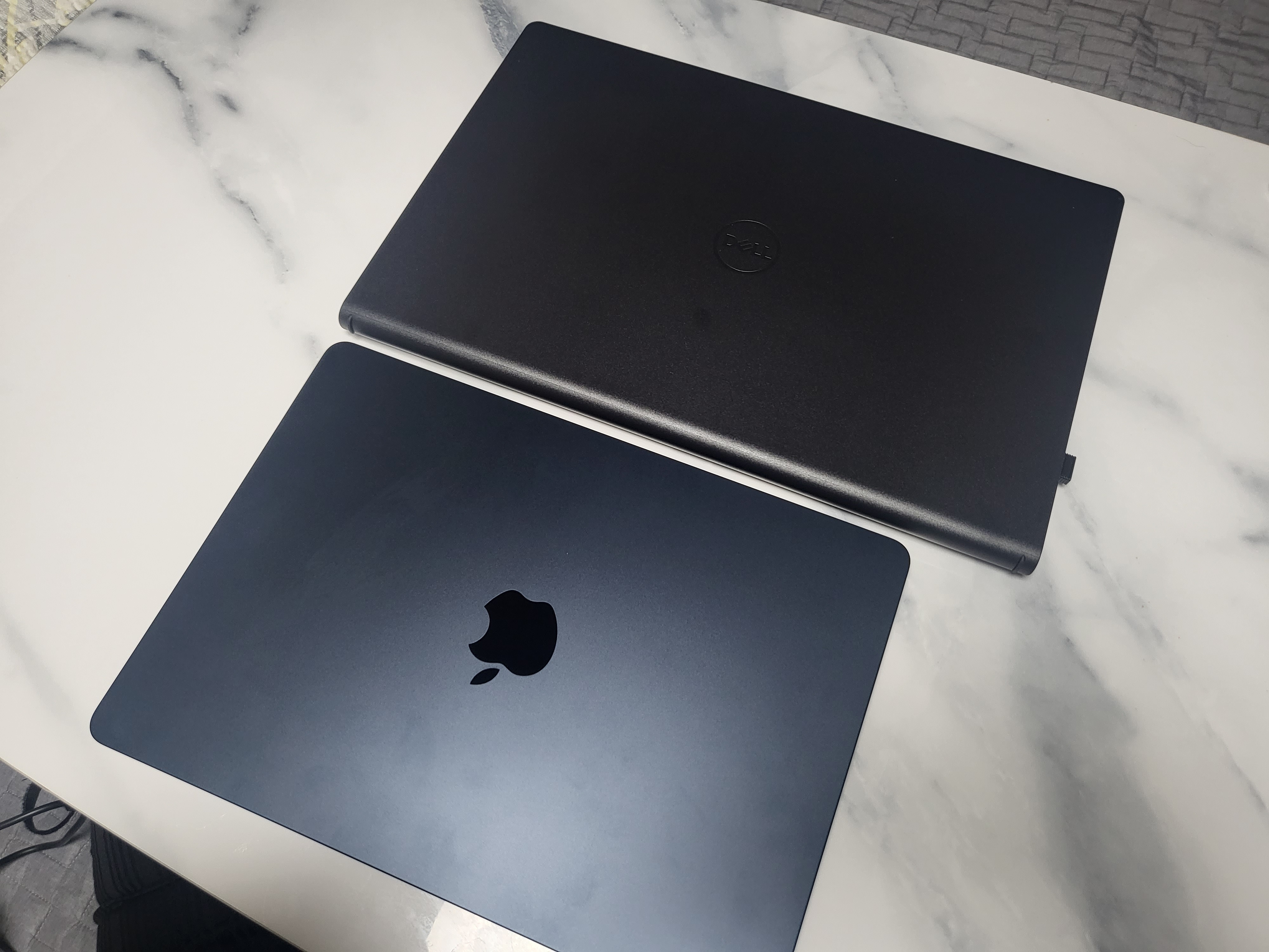 DELL 노트북과 비교샷