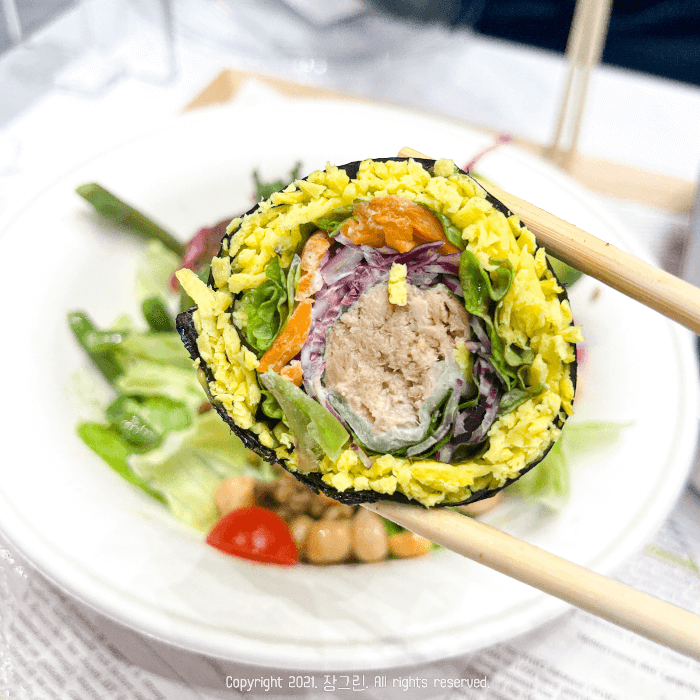 신선한_재료로_만든_김밥
