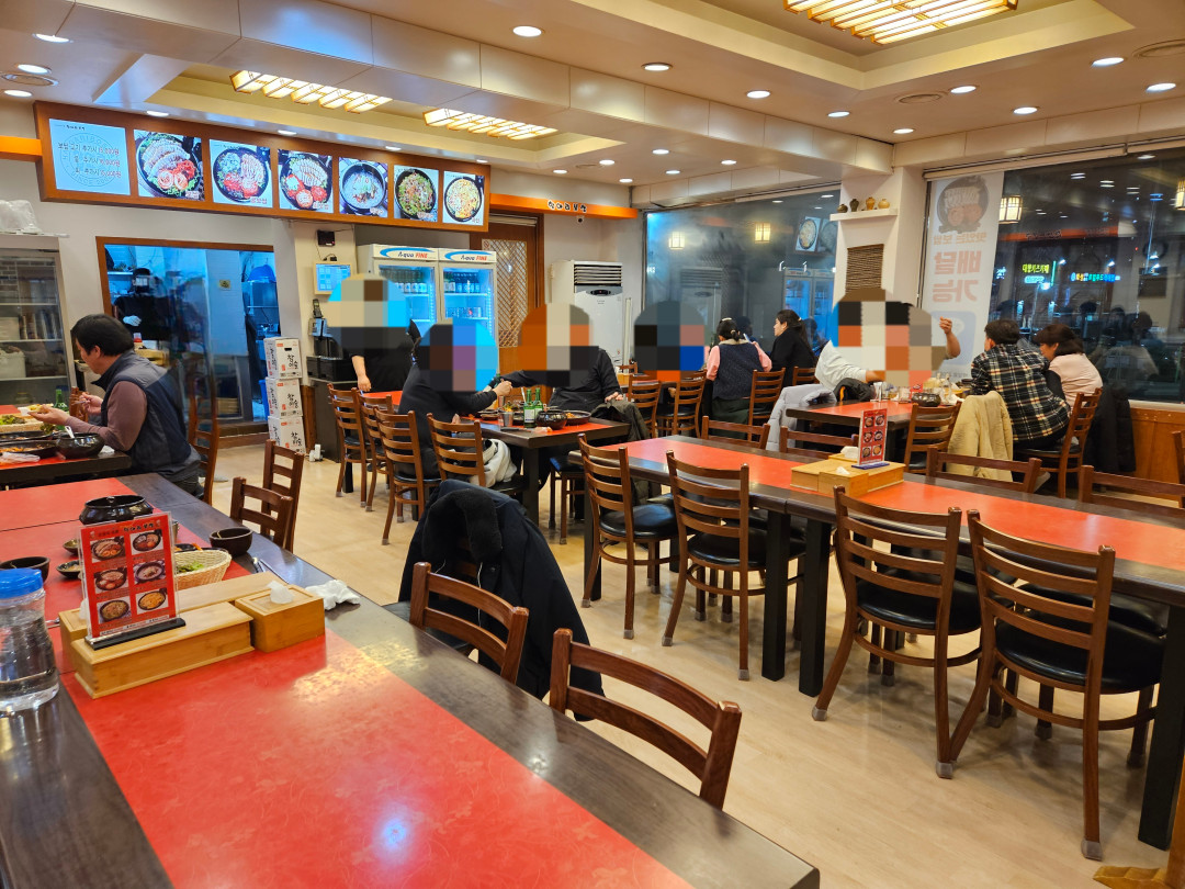 항아리 보쌈 매장 내부