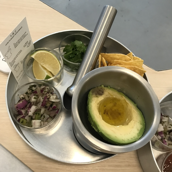 Small plate '과카몰리'
