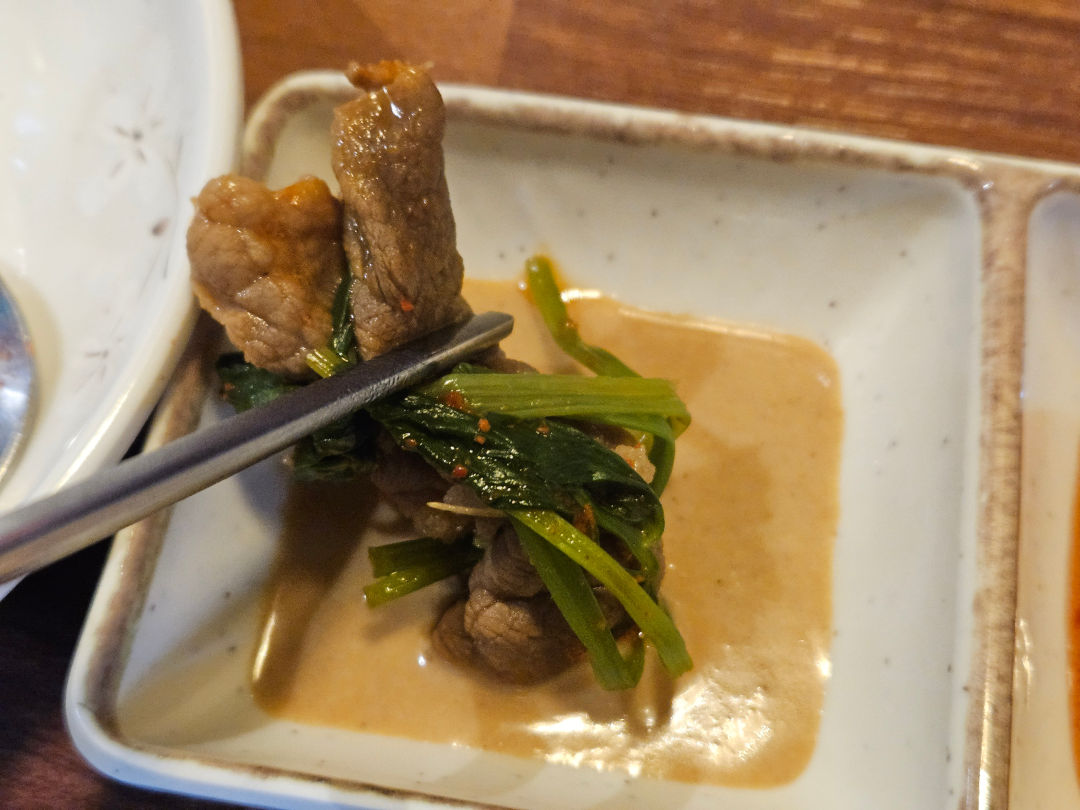 선향정 샤브샤브 소스 찍어서 한입