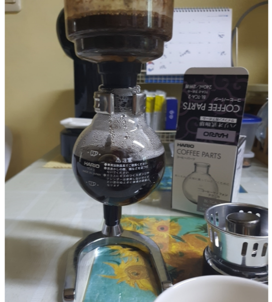 내려진 커피 2인분 제 기준 1인분입니다.