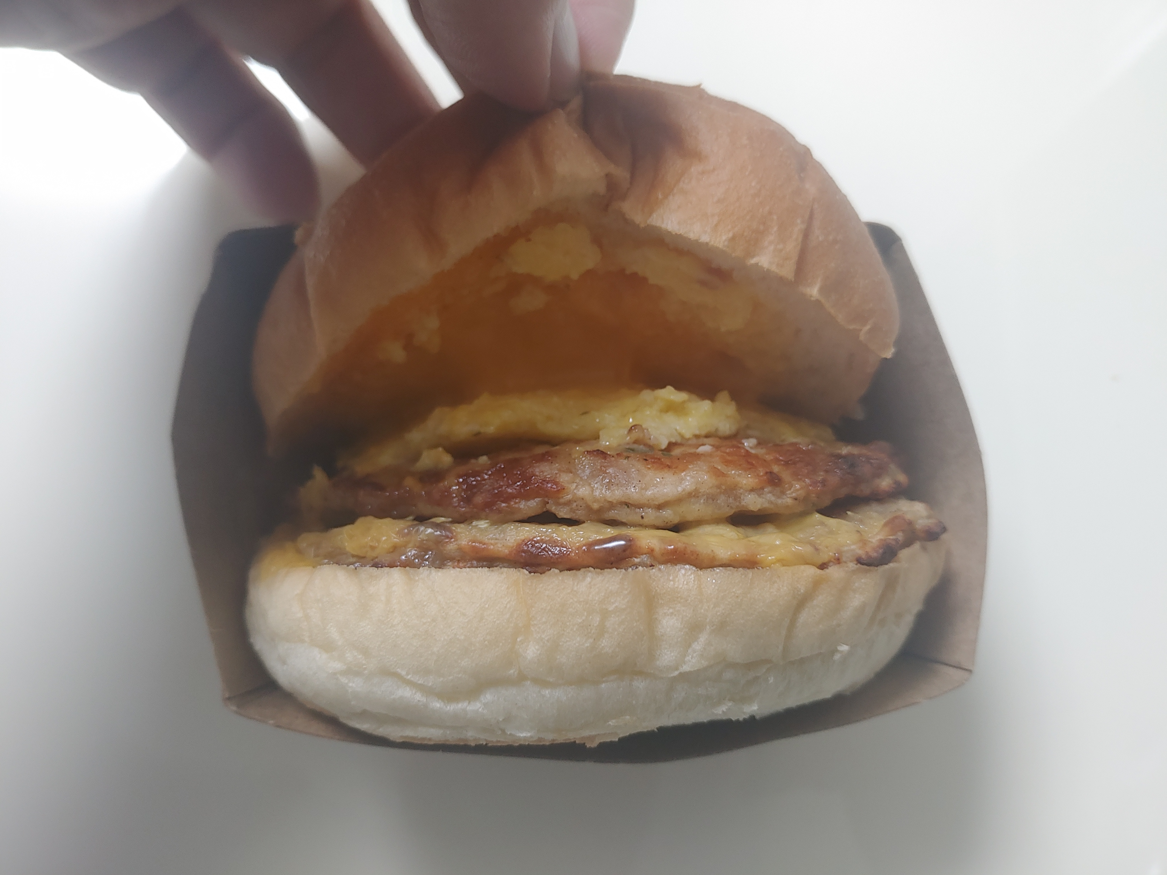 CU편의점 삼립 디럭스 스크램블 치즈 버거