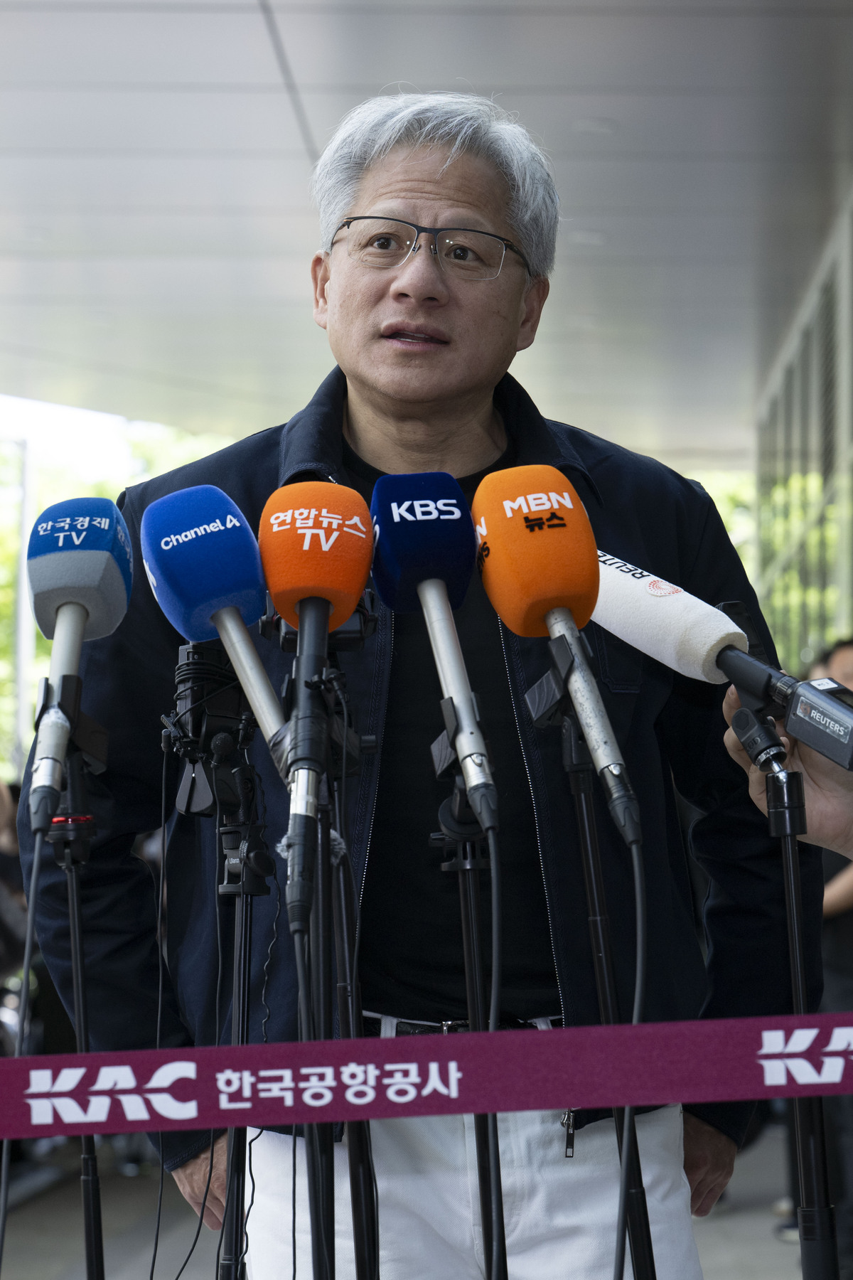 젠슨 황 방한 목적 분석: 삼성 SK 하이닉스 HBM4 인증 완료 의미와 로보틱스 R&D 센터 투자 계획 총정리