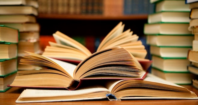 자주 책을 들어 흝어보자.