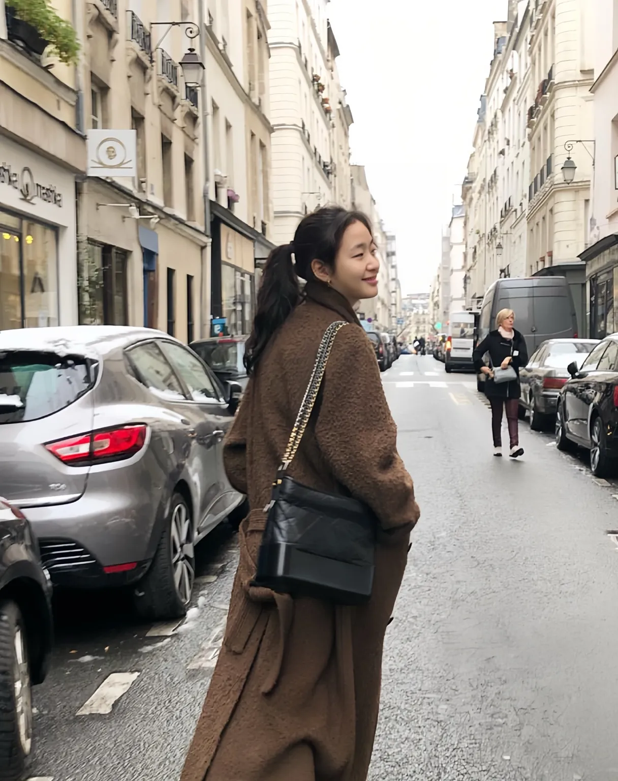 김고은&#44; 김고은 왓츠인마이백&#44; 왓츠 인 마이 백&#44; 김고은 가방&#44; 샤넬 22백&#44; 샤넬 앰버서더&#44; 김고은 패션&#44; 김고은 스타일&#44; 내추럴 시크&#44; 셀럽 스타일&#44; 여자 연예인 가방