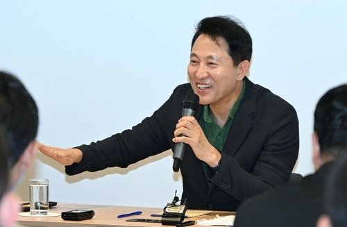 오세훈 서울시장, 동행 기자단과 간담회.