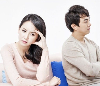 남녀가-삐쳐있는-모습
