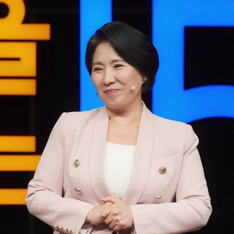 강연자 이호선 박사의 상반신 인물 사진.
