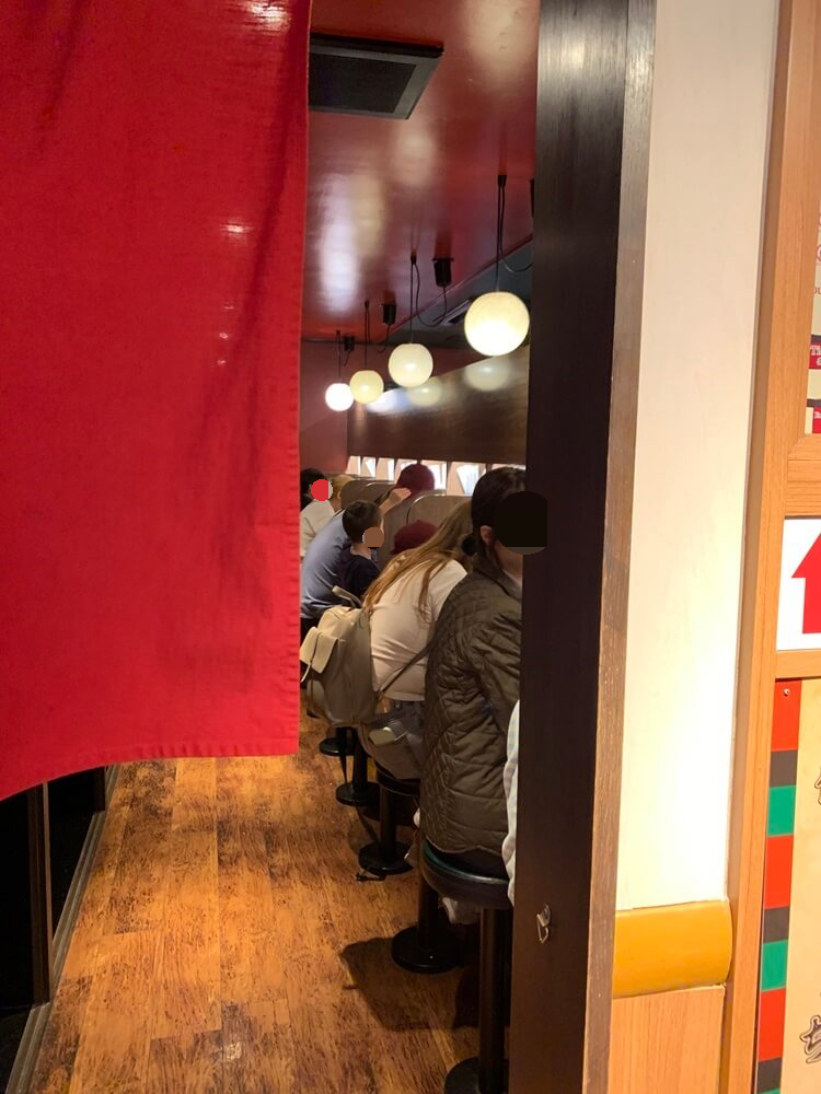 왼쪽 편 음식을 먹을 수 있는 공간