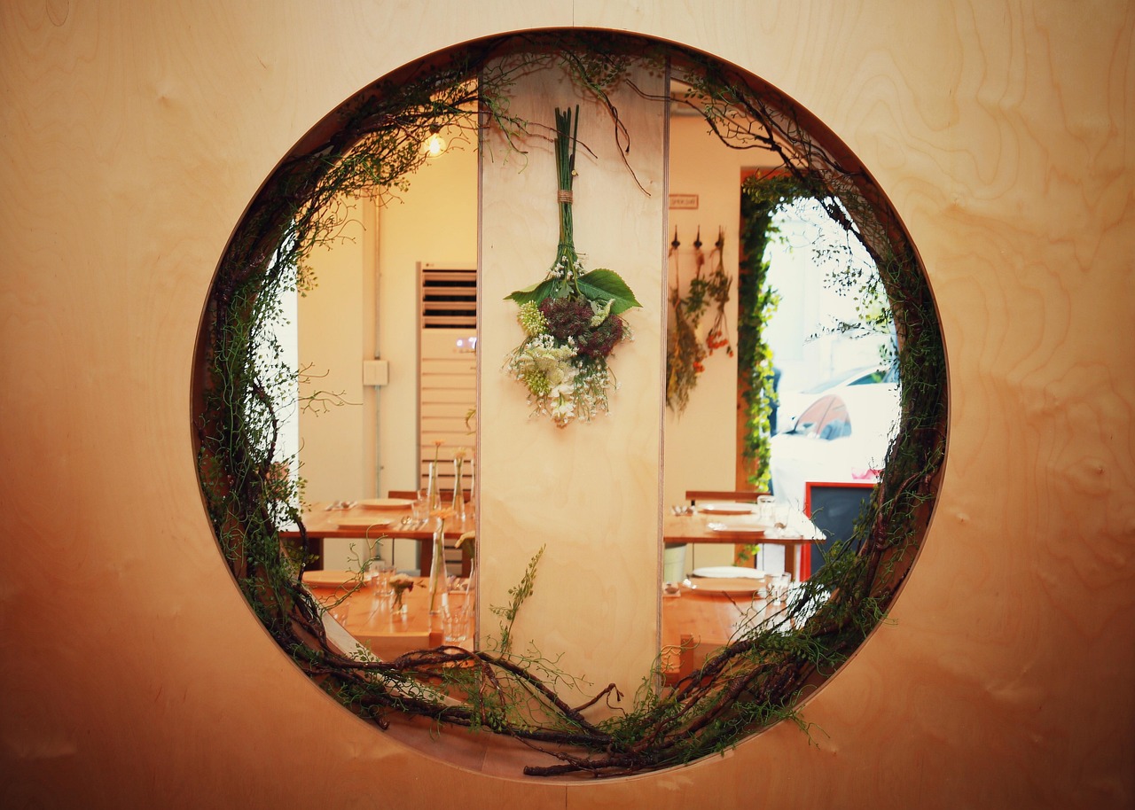 베란다 공간 활용법 ❘ 3평도 안 되는 공간이 나만의 홈카페, 미니정원, 수납왕이 되는 법