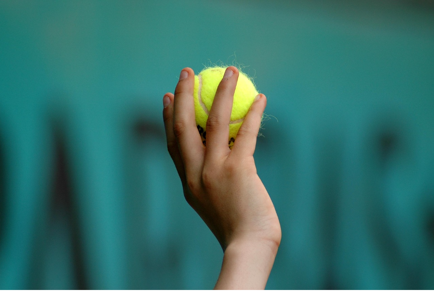 손에 테니스공