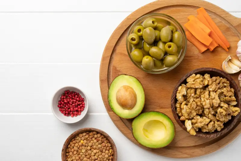 건강한 지방이 있는 아보카도 견과류 아보카도