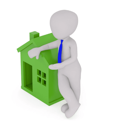 주택에 기대있는 남자