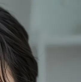 쌍꺼풀 수술 이미지 - 쌍꺼풀 수술을 한 사람