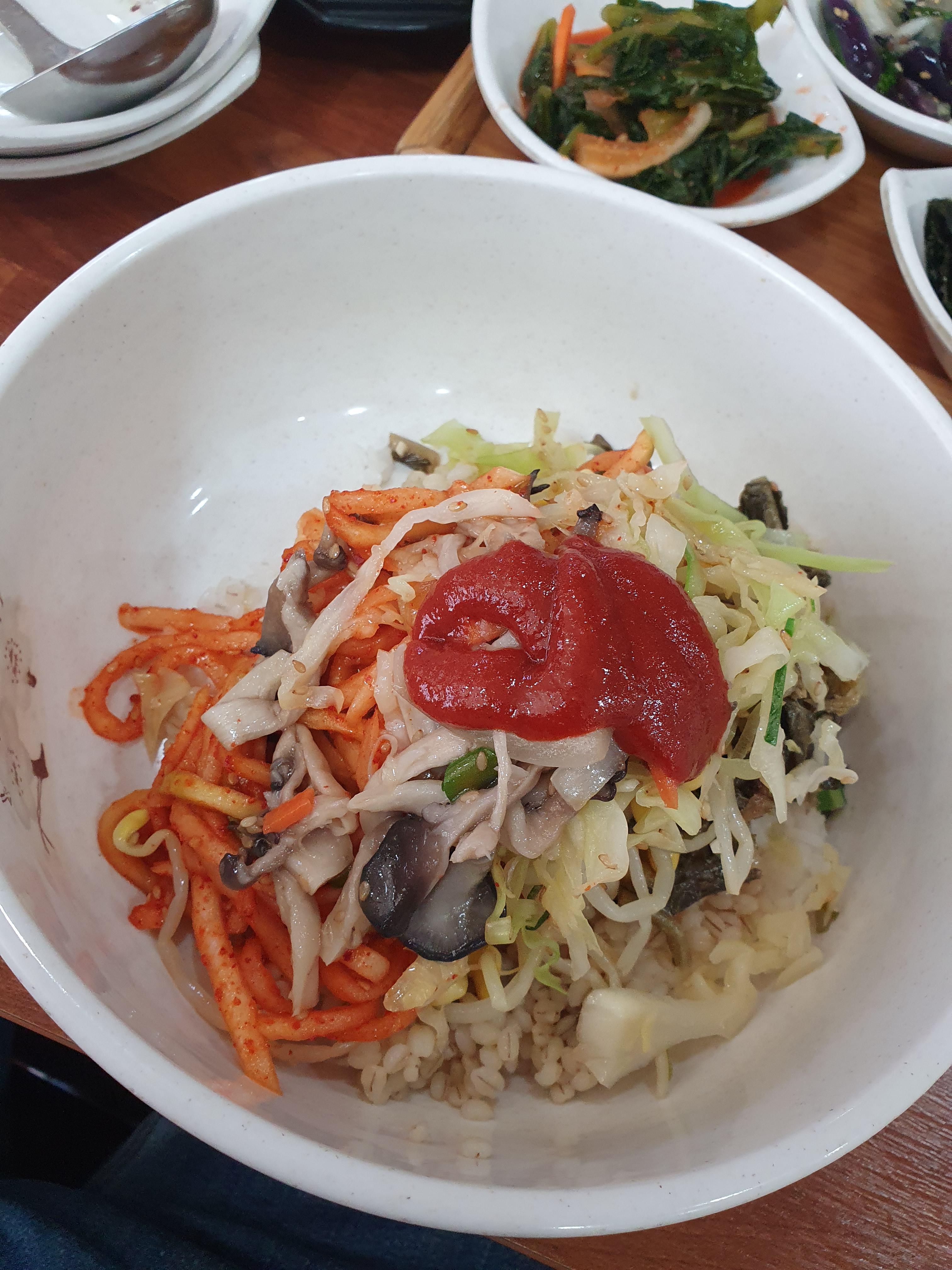 원내동 착한보리밥 비벼볼까?