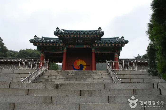 현충사 전경 이미지