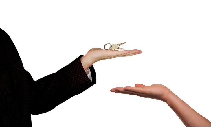 은퇴 후 노후를 위한 부동산 투자: 실거주 vs 임대사업