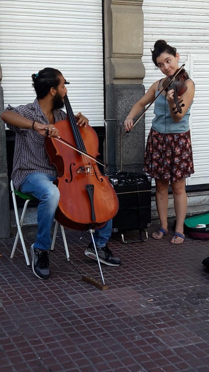 혼자 여행하기 좋은 5가지 재미있는 것: 혼자 여행하기 최고의 팁