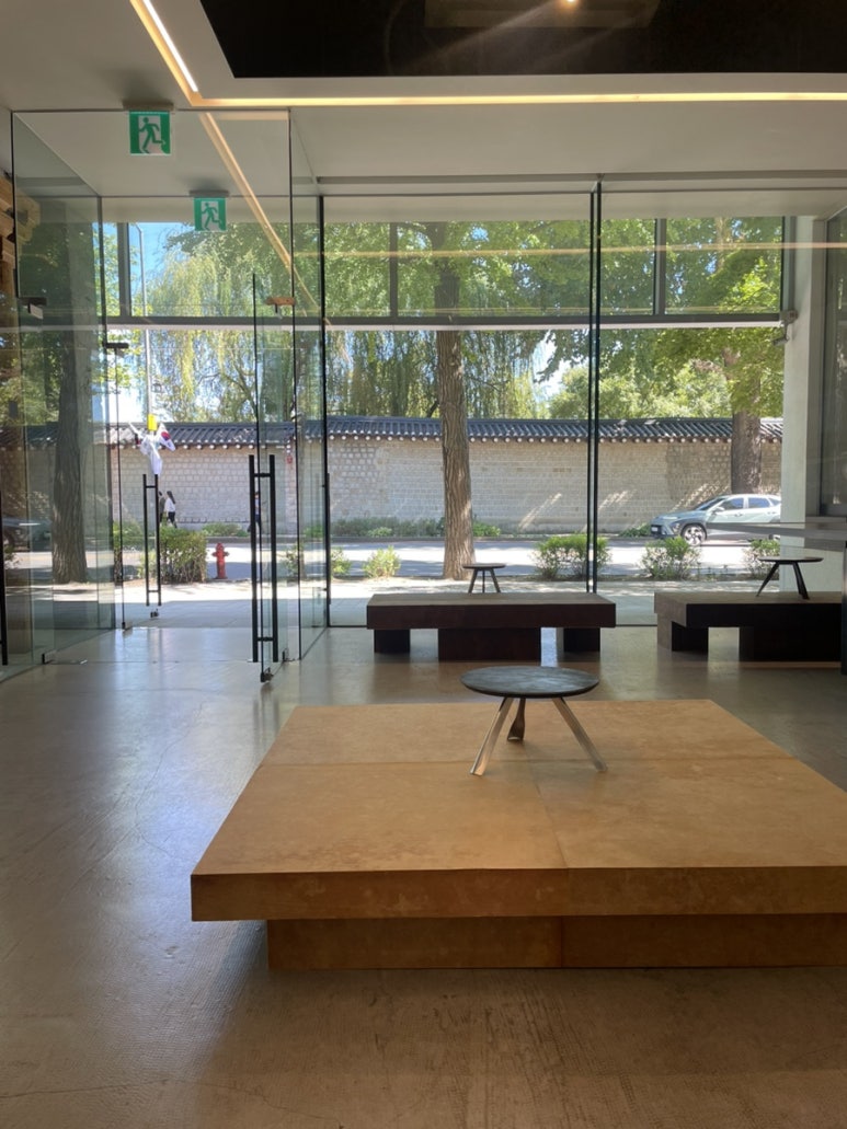 온지음 1층 대기공간