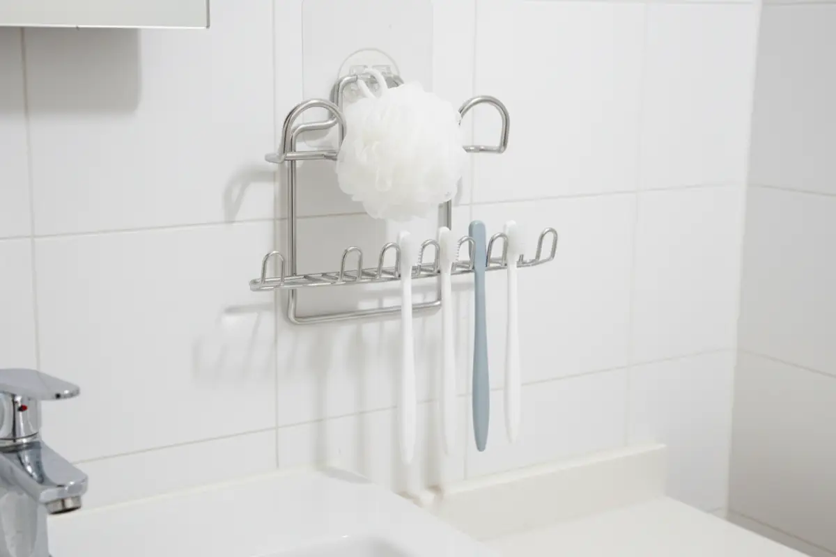 다이소 꿀템 벽걸이 칫솔 거치대, 세면대 물때 방지 공중부양 정리