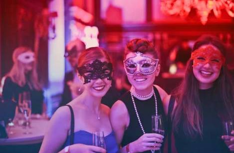 친구들과 즐거운 파티를 하는 꿈 상황별 꿈해몽