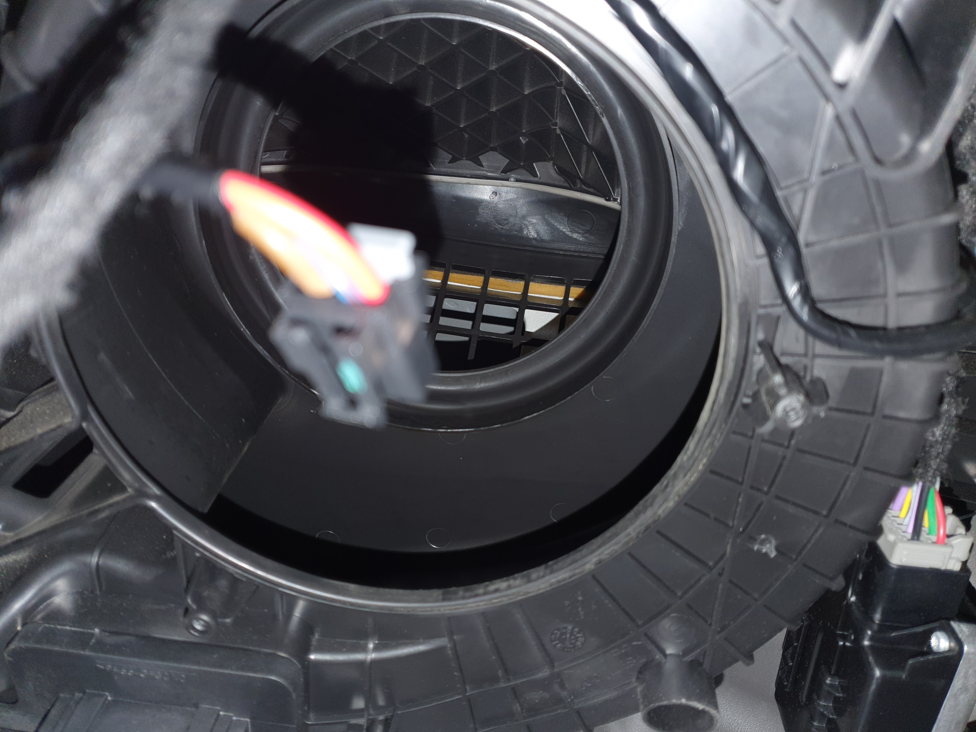 SM7 블로우 모터를 빼면, 큰 동굴?이 보입니다.