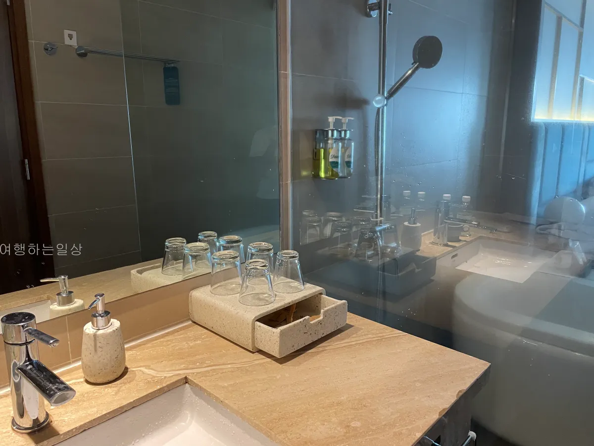 나트랑시내-가족여행-가성비-호텔추천-시에스타-패밀리-스위트룸-1박후기(샤워필터,2층침대)