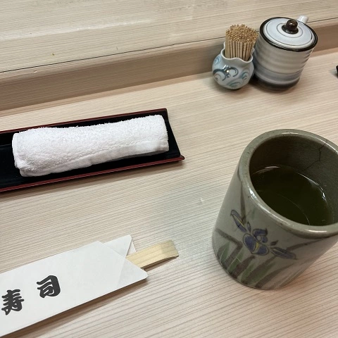 마토이 스시 테이블 세팅