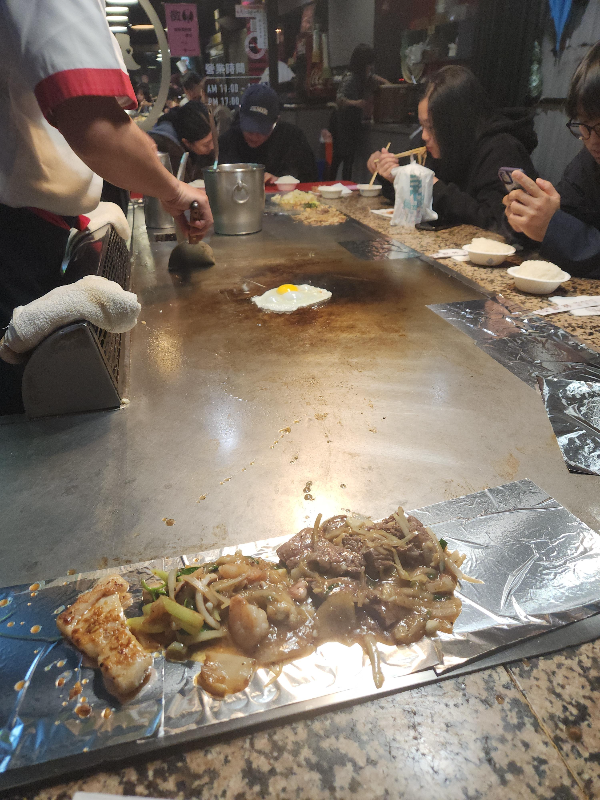 타이베이 샤오롱바오와 대판 야끼: 딘타이펑 vs Goodbeitao, 歐林 vs Mosun Teppanyaki_歐林鐵板燒_요리 중