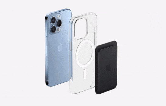 iPhone-13-Pro-Max-후면에-케이스와-맥세이프를-바꿔가며-장착하는-모습