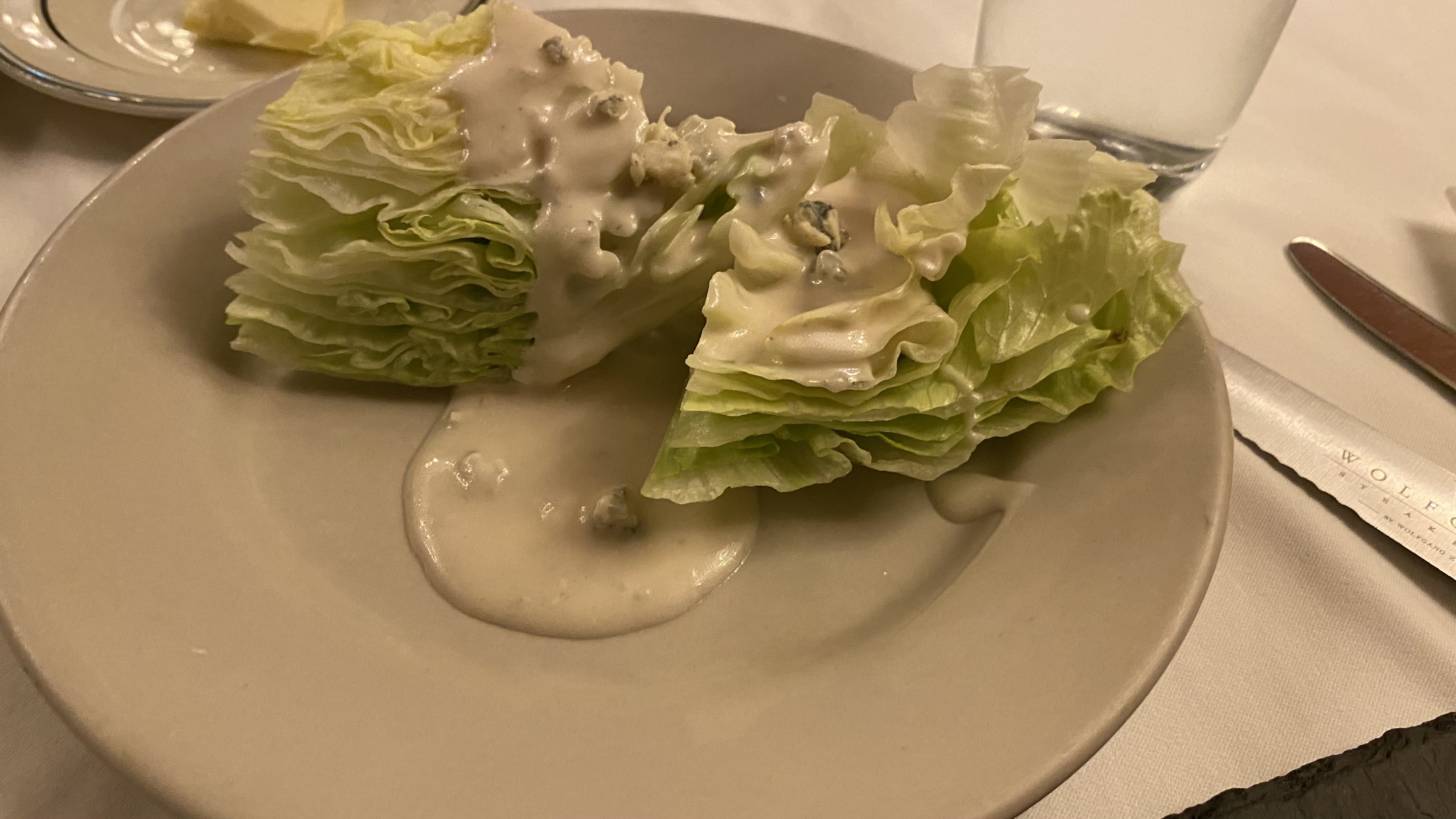 울프강 스테이크하우스 샐러드 근접 사진