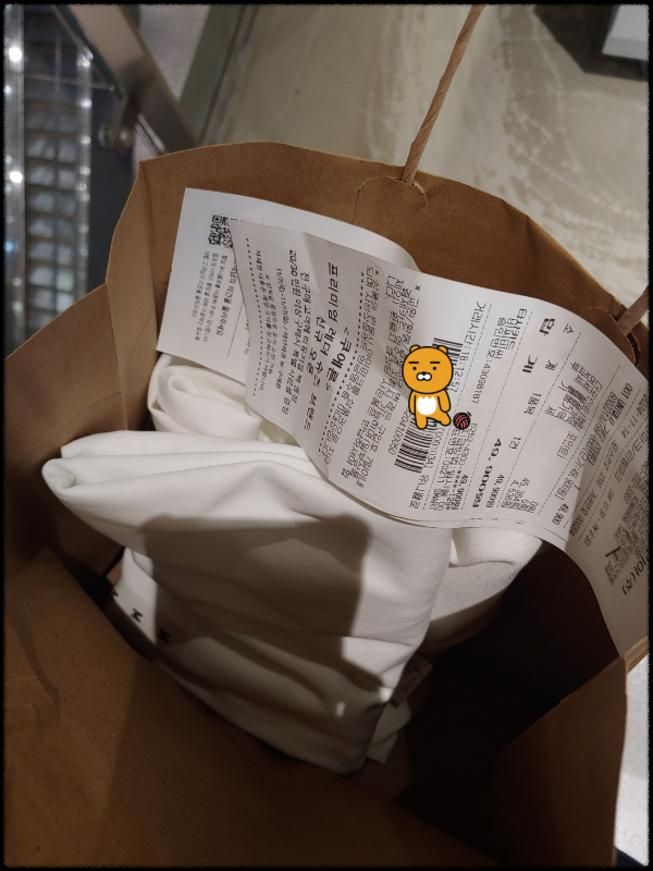 흰-발팔-티-사기-용산-아이파크몰-유니클로