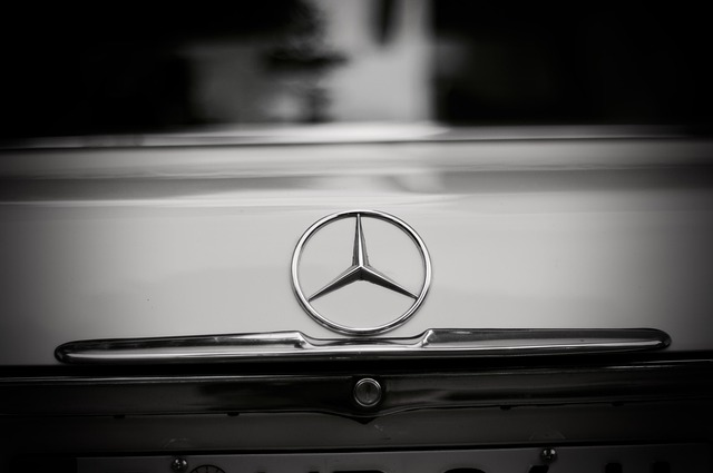 벤츠 브랜드의 역사와 플래그십 진화 (S클래스 중심)