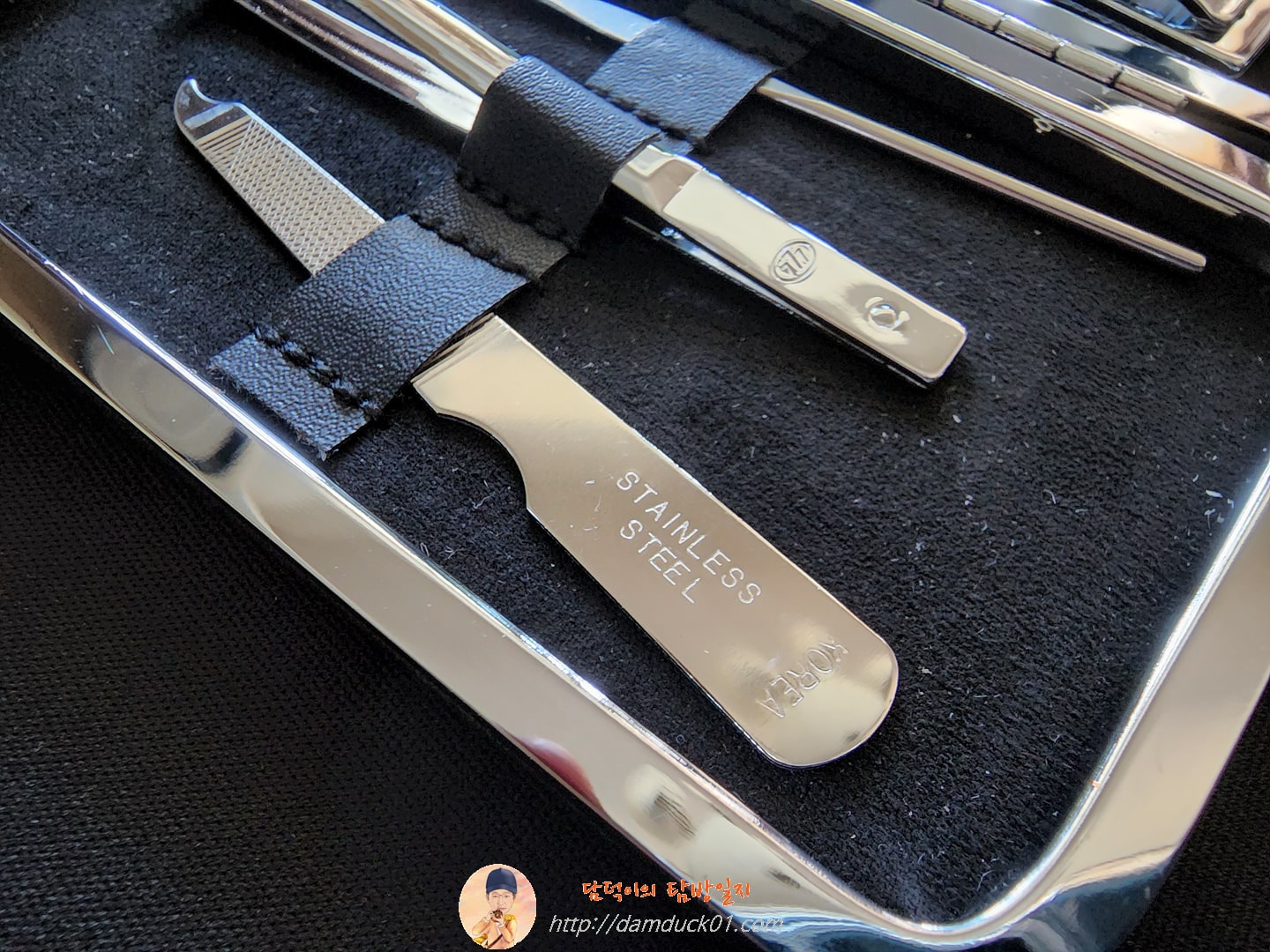 STAINLESS STEEL 소재의 손톱깍이 구성품