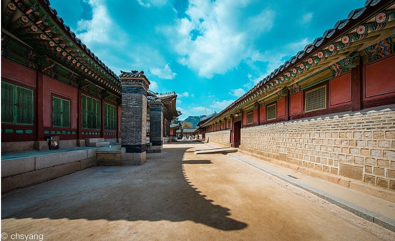 경복궁은 태조 때 조선의 법궁으로 건립