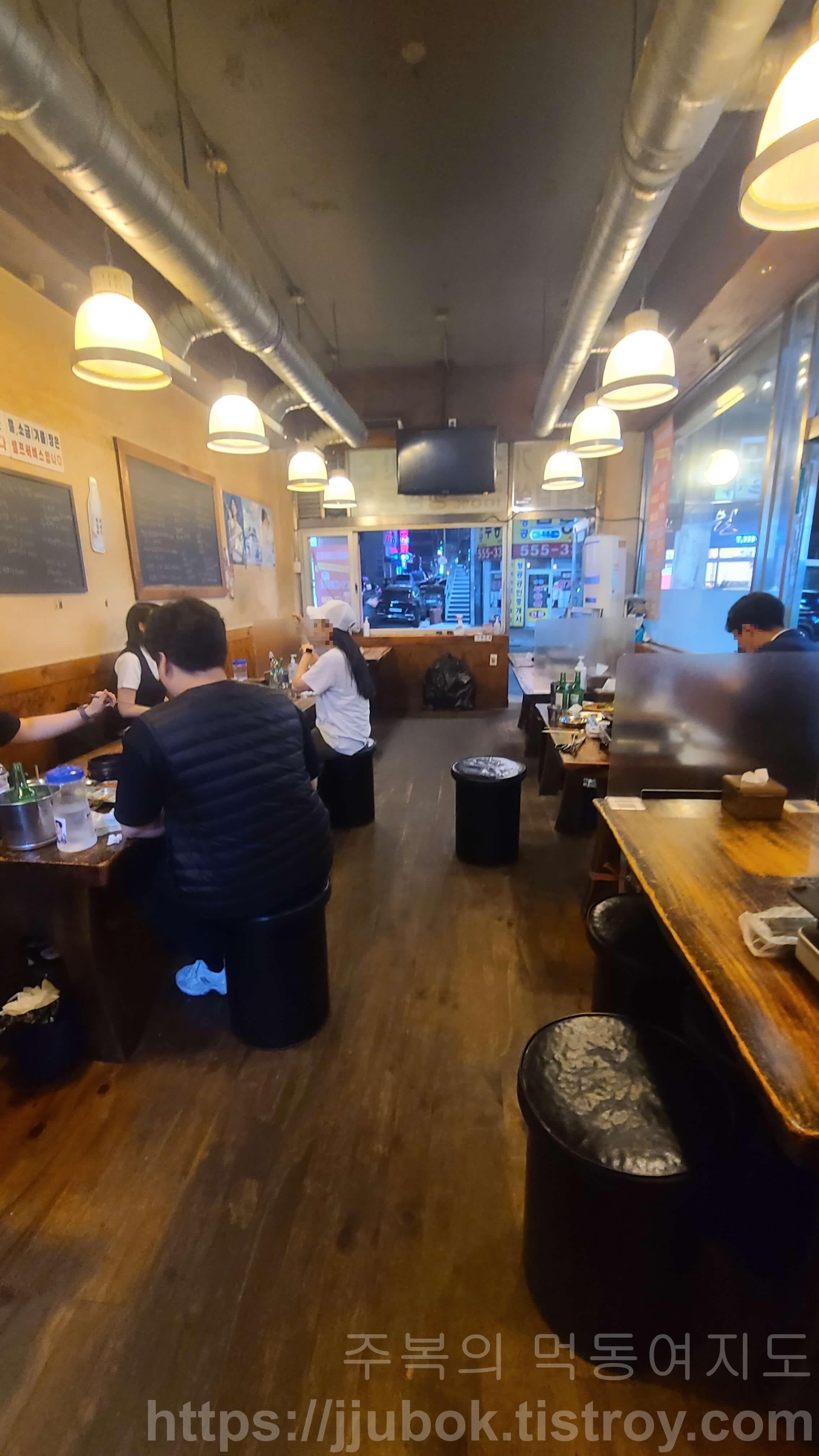 삼식이네고깃집-내부-2