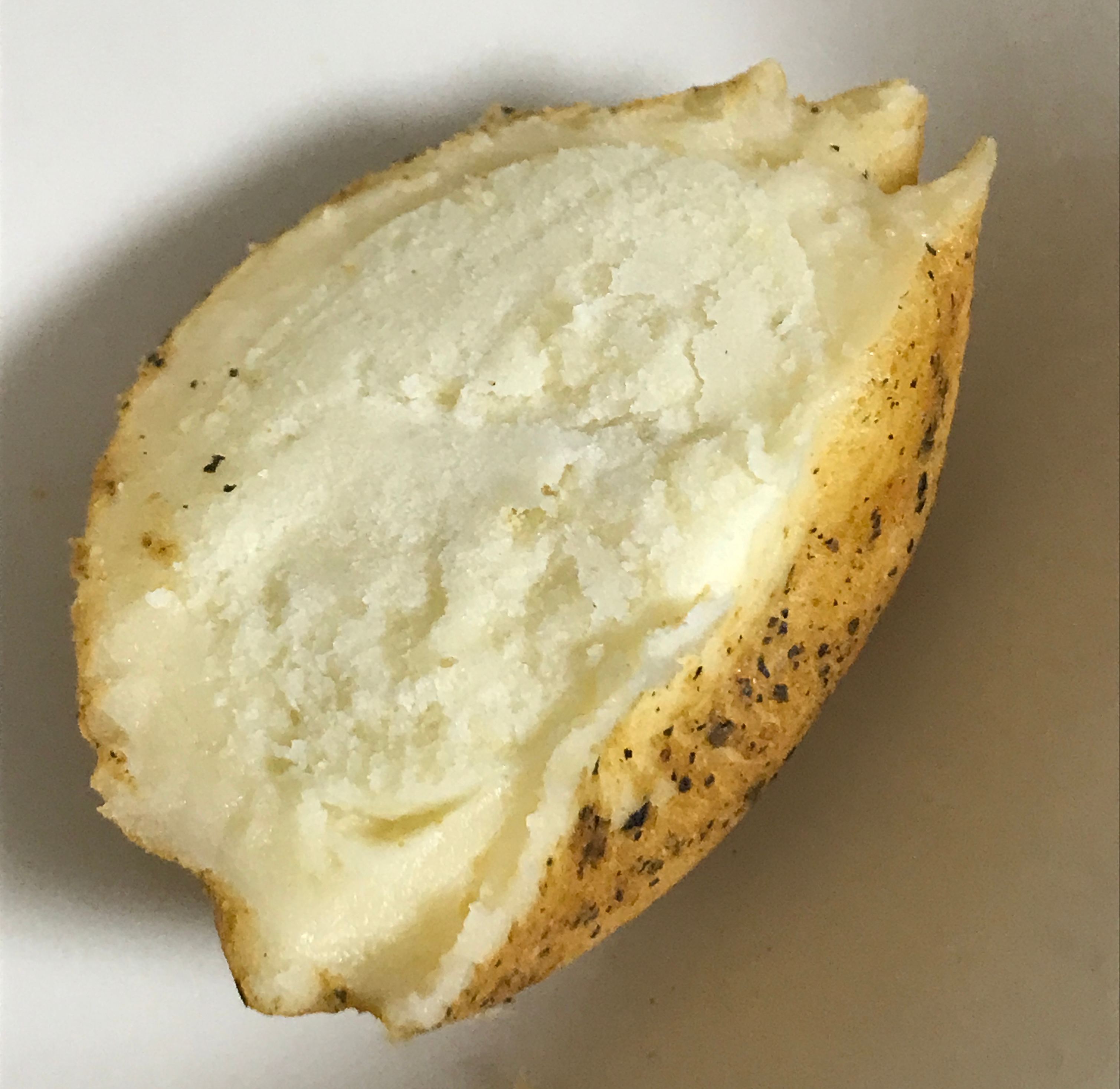 비밀빵집 감자빵 단면