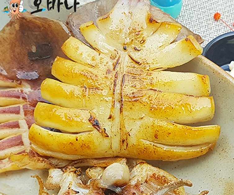 6시내고향 영덕 반건조오징어를 버터를 발라 구워낸 모습
